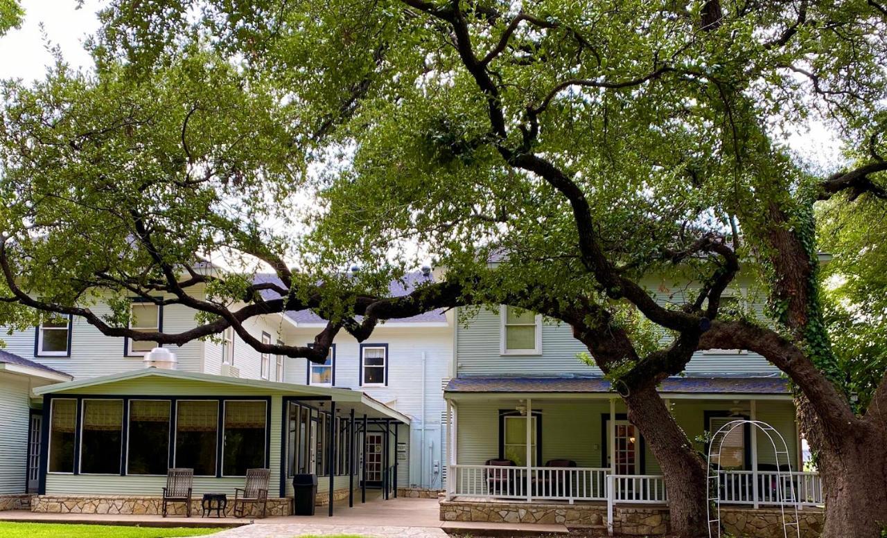 Inn On The River Glen Rose Exterior photo