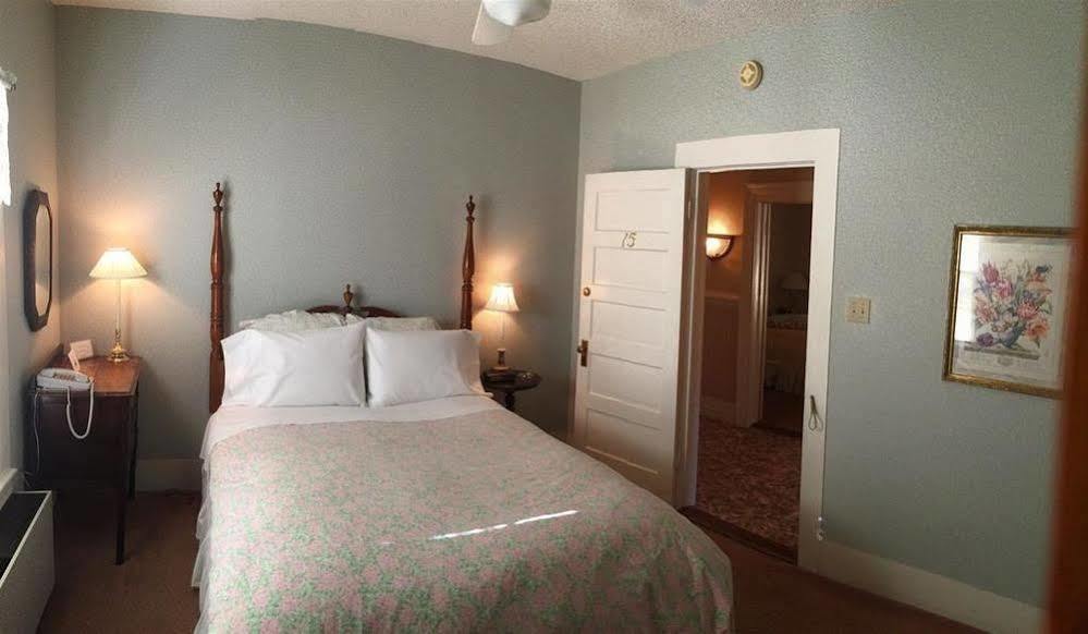 Inn On The River Glen Rose Exterior photo